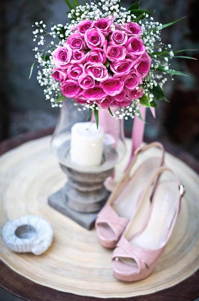 Finished bouquets wrapped in paper on the bench